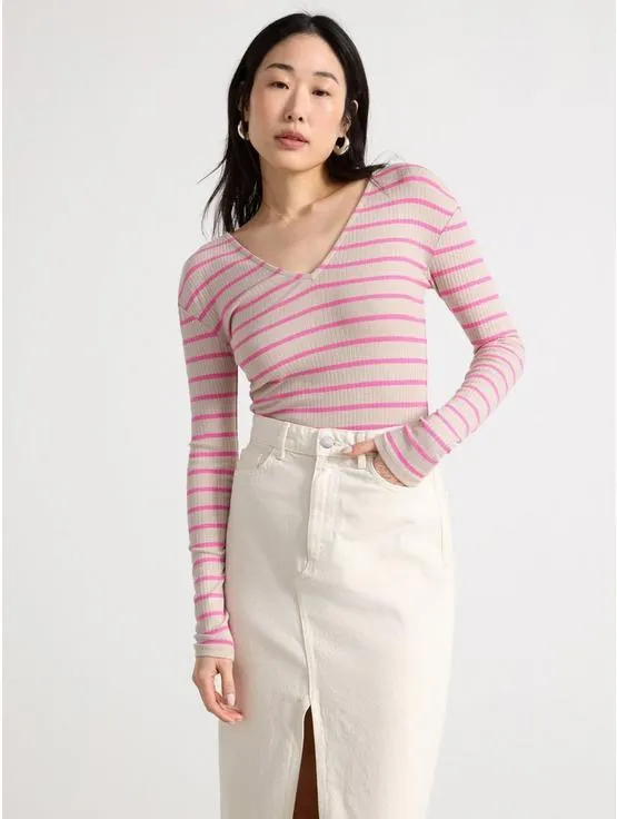 Top s výstřihem do V