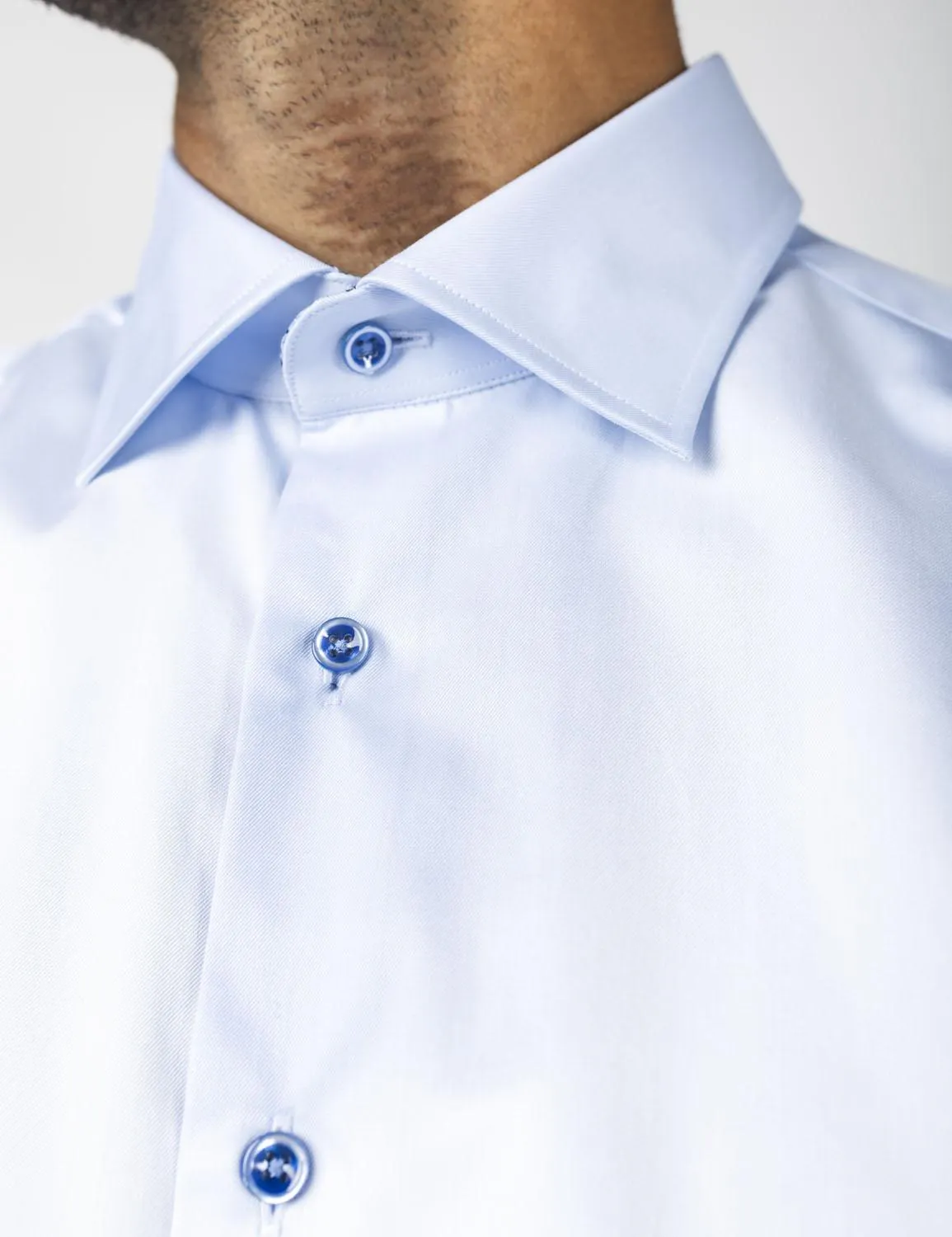 Contrast Moderate Cut Away Twill Shirt Fitted Body Light Blue