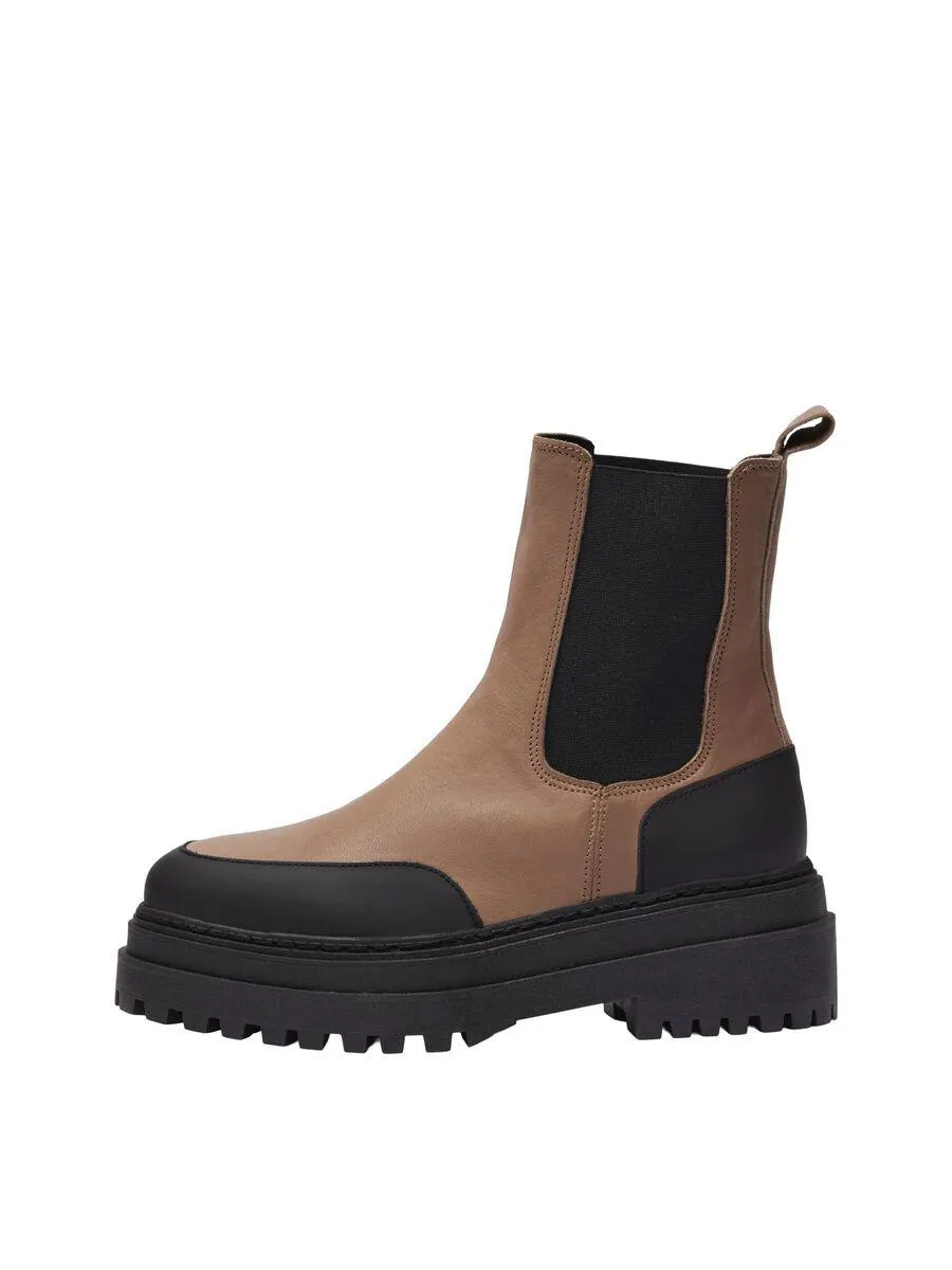 CHUNKY CHELSEA BOOTS