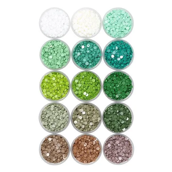 Diamond Painting refill – 15 poser à 5–6 gram med farger i lyse og grønne nyanser