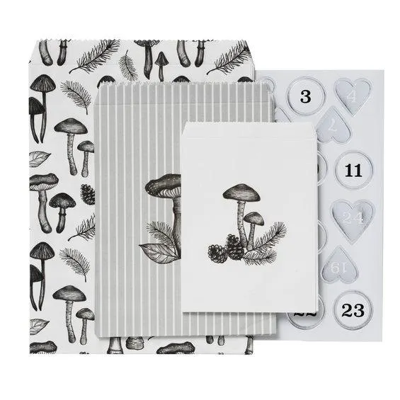 24 papirposer med klassiske julemotiver og nummererte klistremerker, 1–24