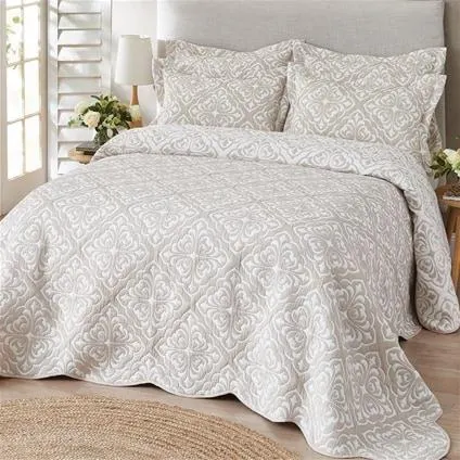 Baroque Jacquard Bedspread
