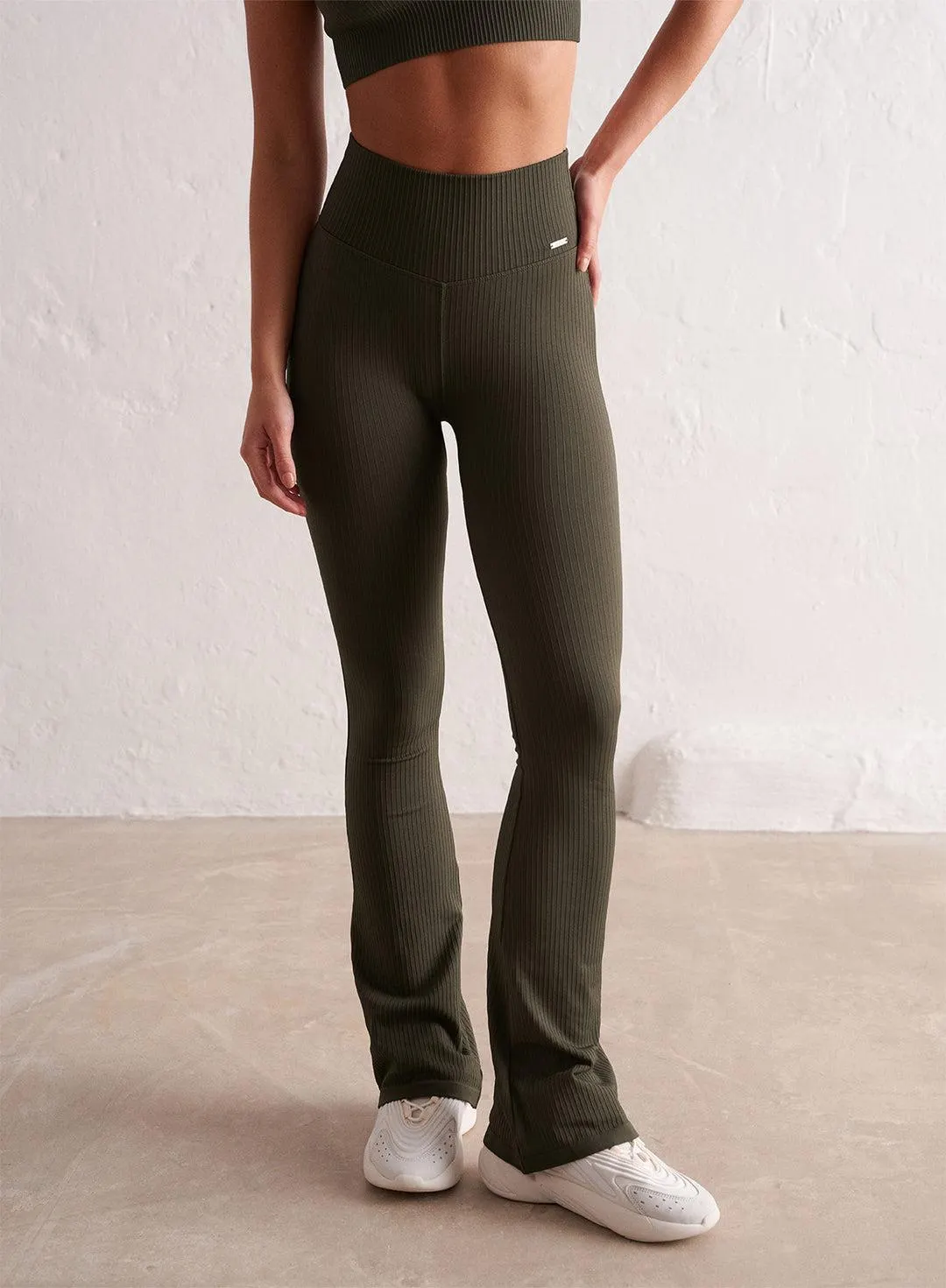 KHAKI RIBBED SEAMLESS FLARE TIGHTS