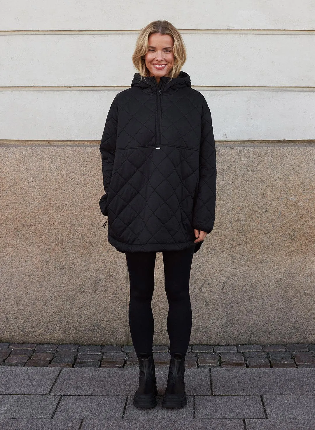 BLACK OVERSIZED QUILTED ANORAK