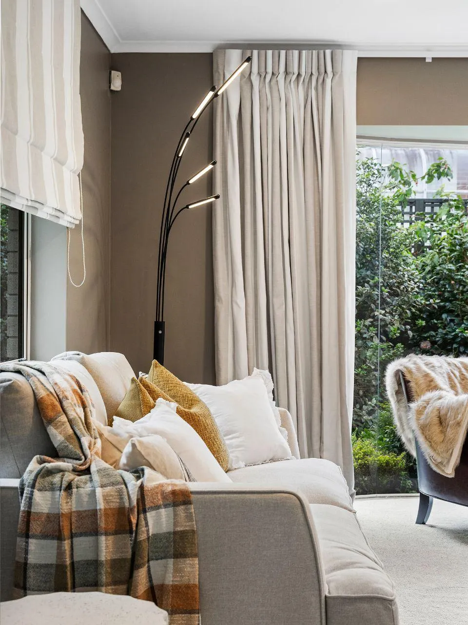 Folio LED Floor Lamp Black