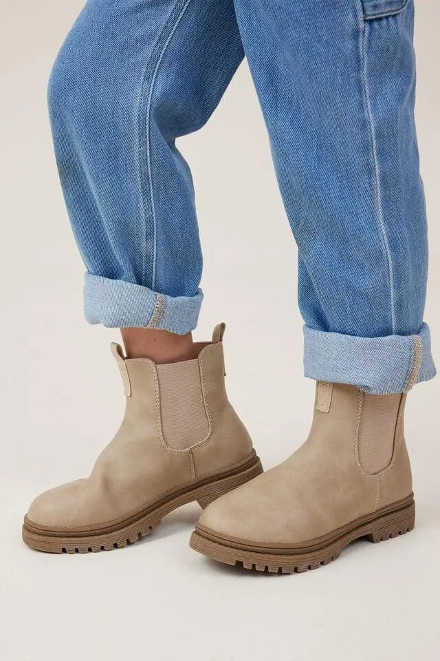 Pull On Gusset Boot