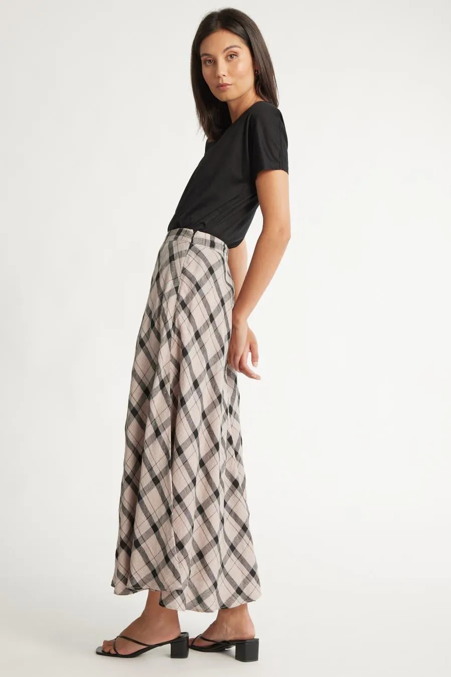 The Panelled Linen Skirt