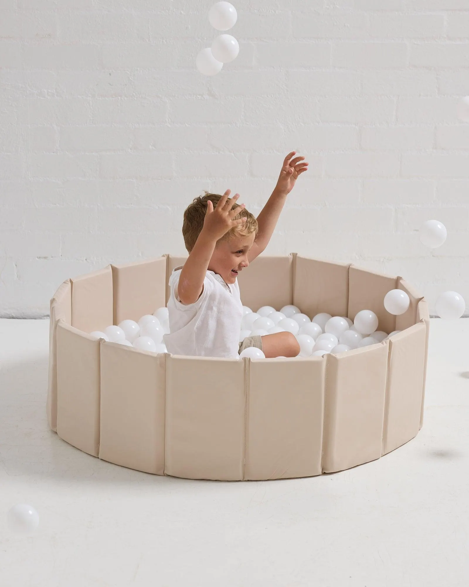 Foldable Ball Pit + 200 White Balls