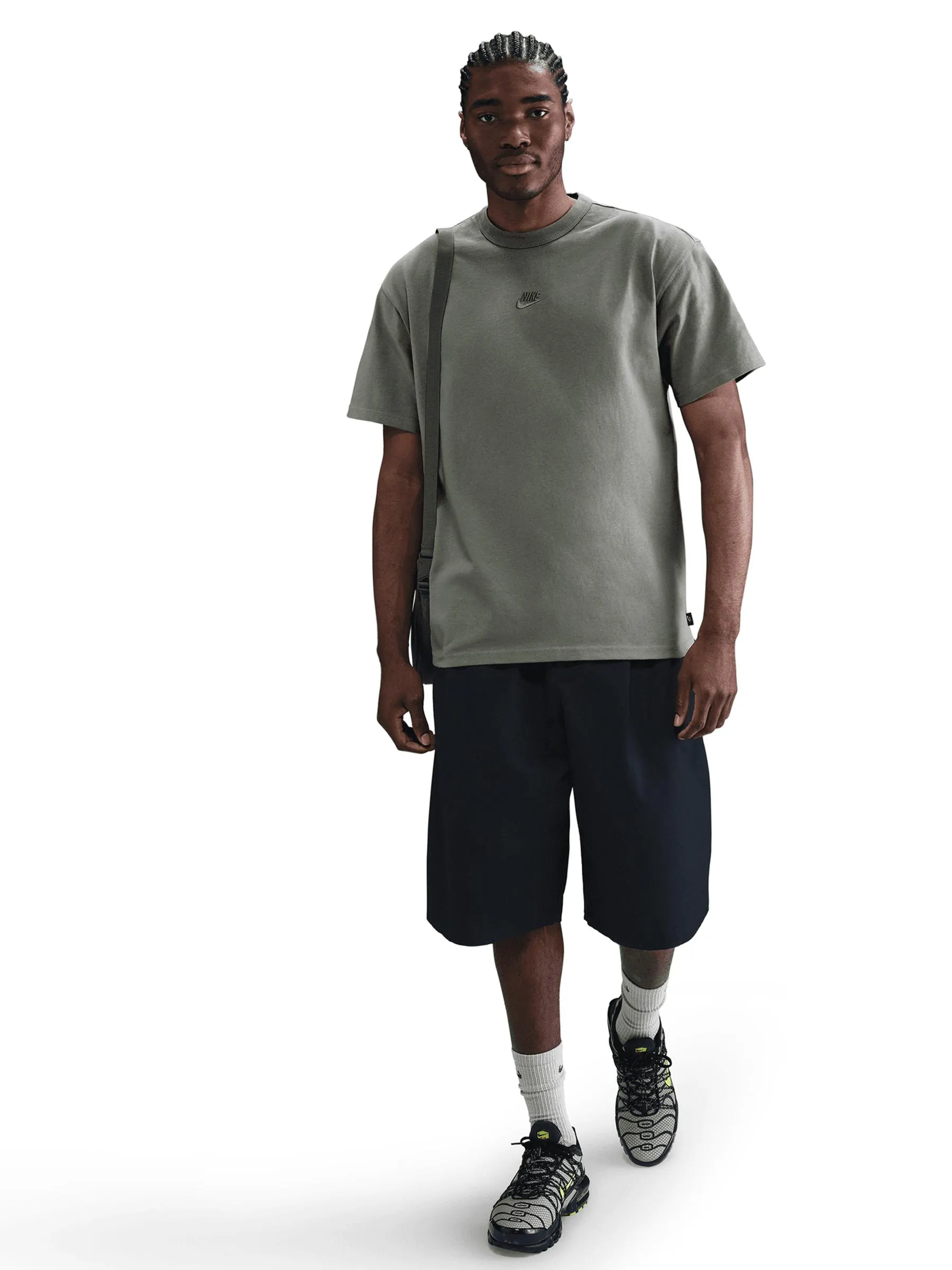 Sportswear Premium Essentials Tee