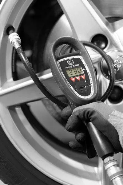 eXact Digital Inflator w/ 0.5m Hose & QT Connector