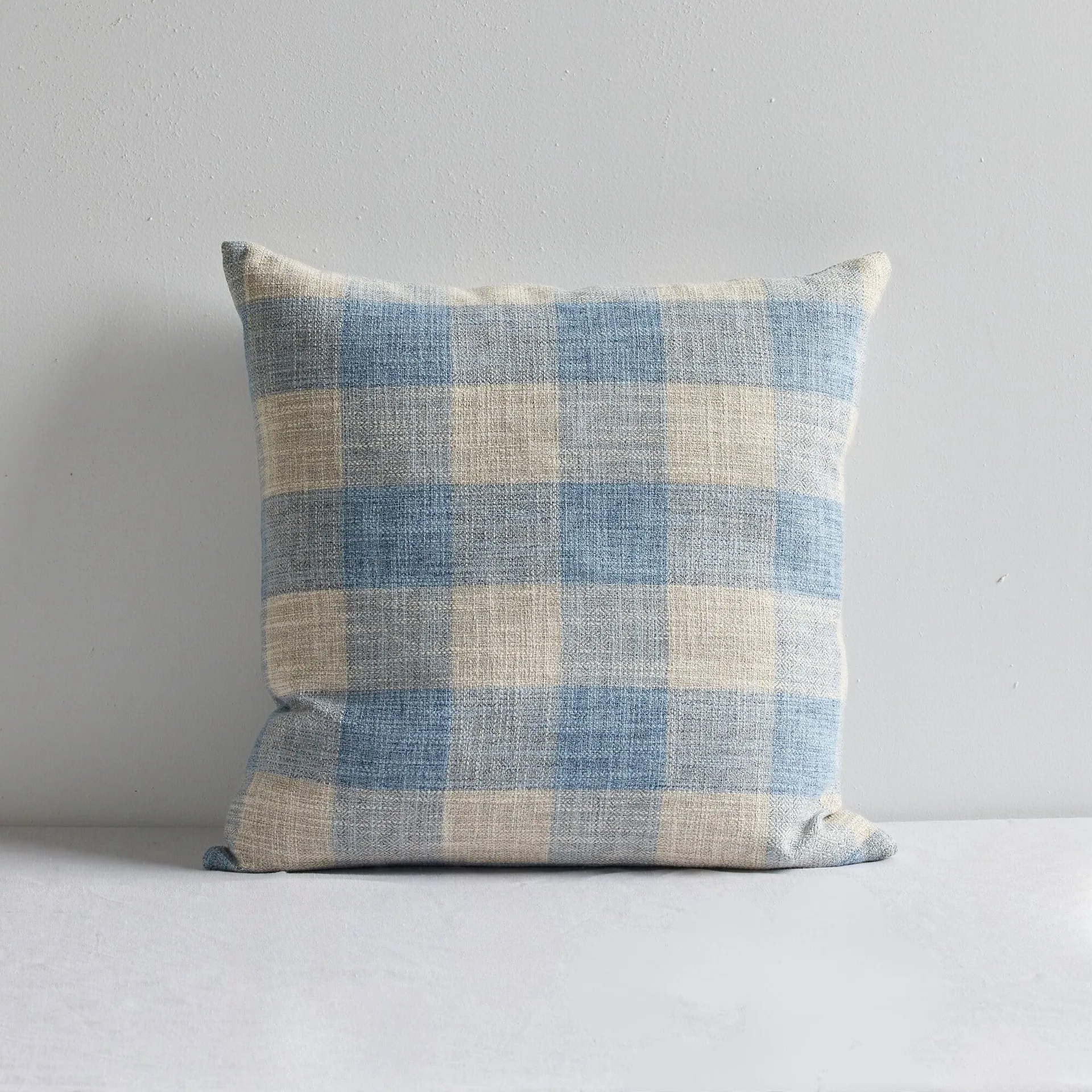Inez Cushion - 50x50cm - Natural/Blue