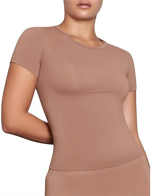 SOFT SMOOTHING SEAMLESS T-SHIRT