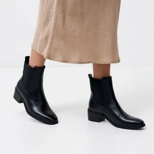 Number One Shoes + Hannahs 2024