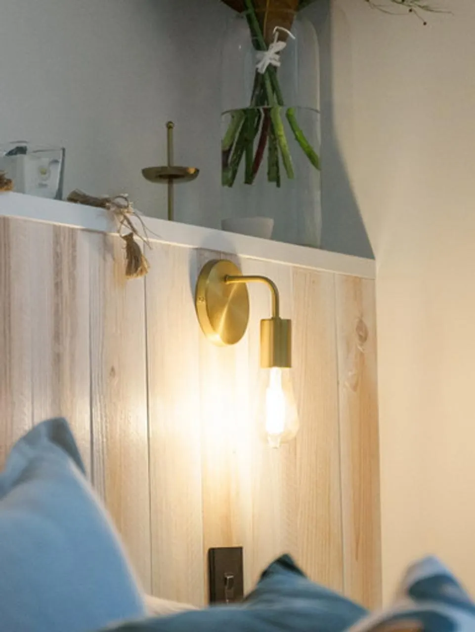 Lanie Wall Light Brushed Brass