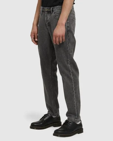 STRAIGHT LINE DENIM JEAN