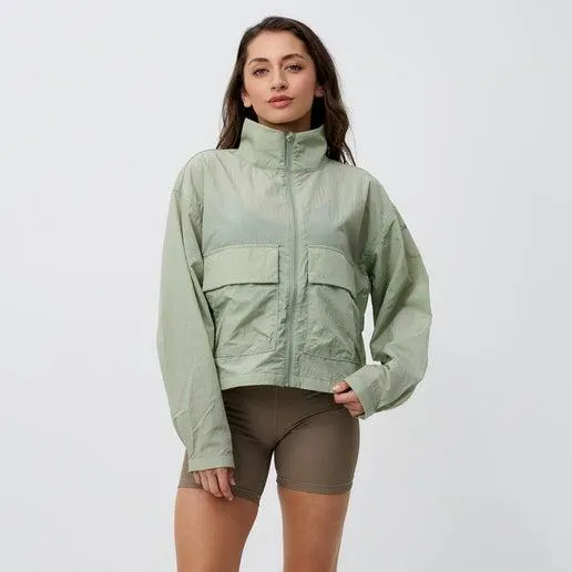 Columbia Paracutie Cropped Cargo Women's Windbreaker Jacket in Black