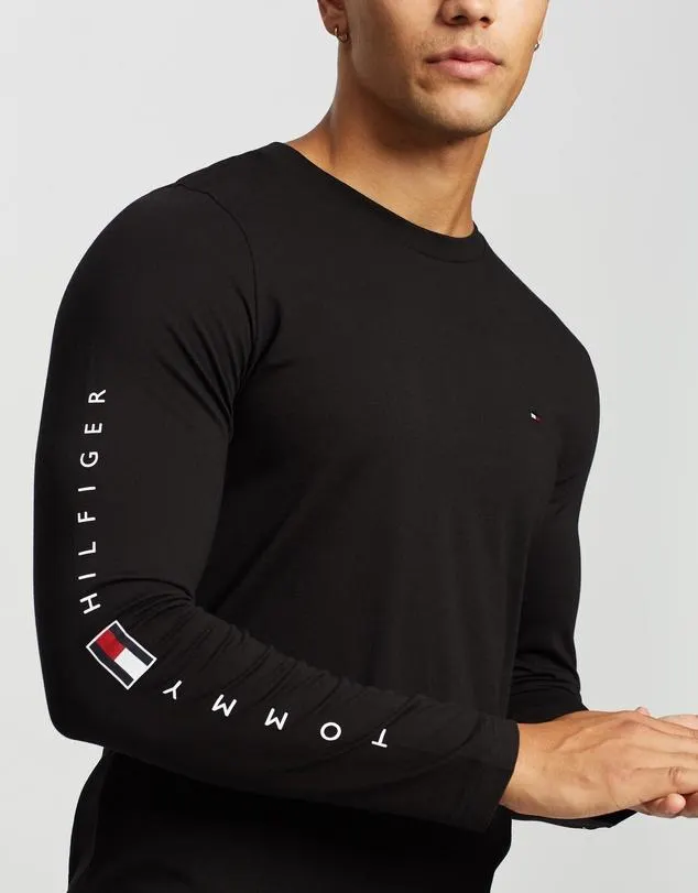 Essential Tommy Long Sleeve Tee