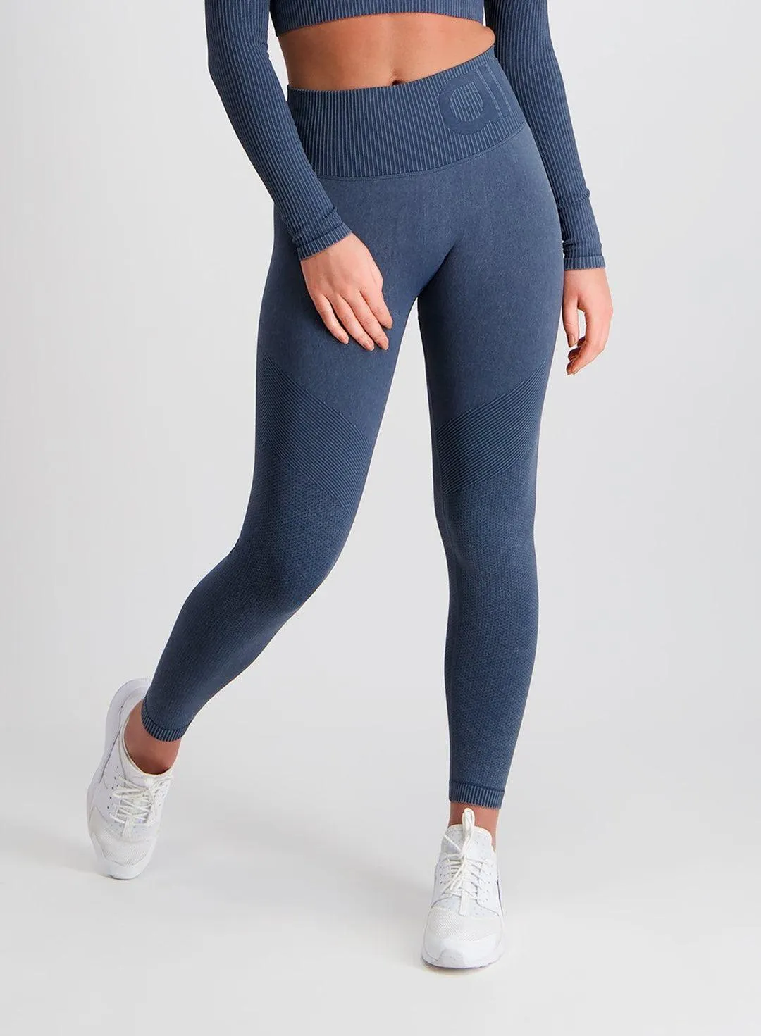 WHITE RIBBED SEAMLESS CROP LONG SLEEVE