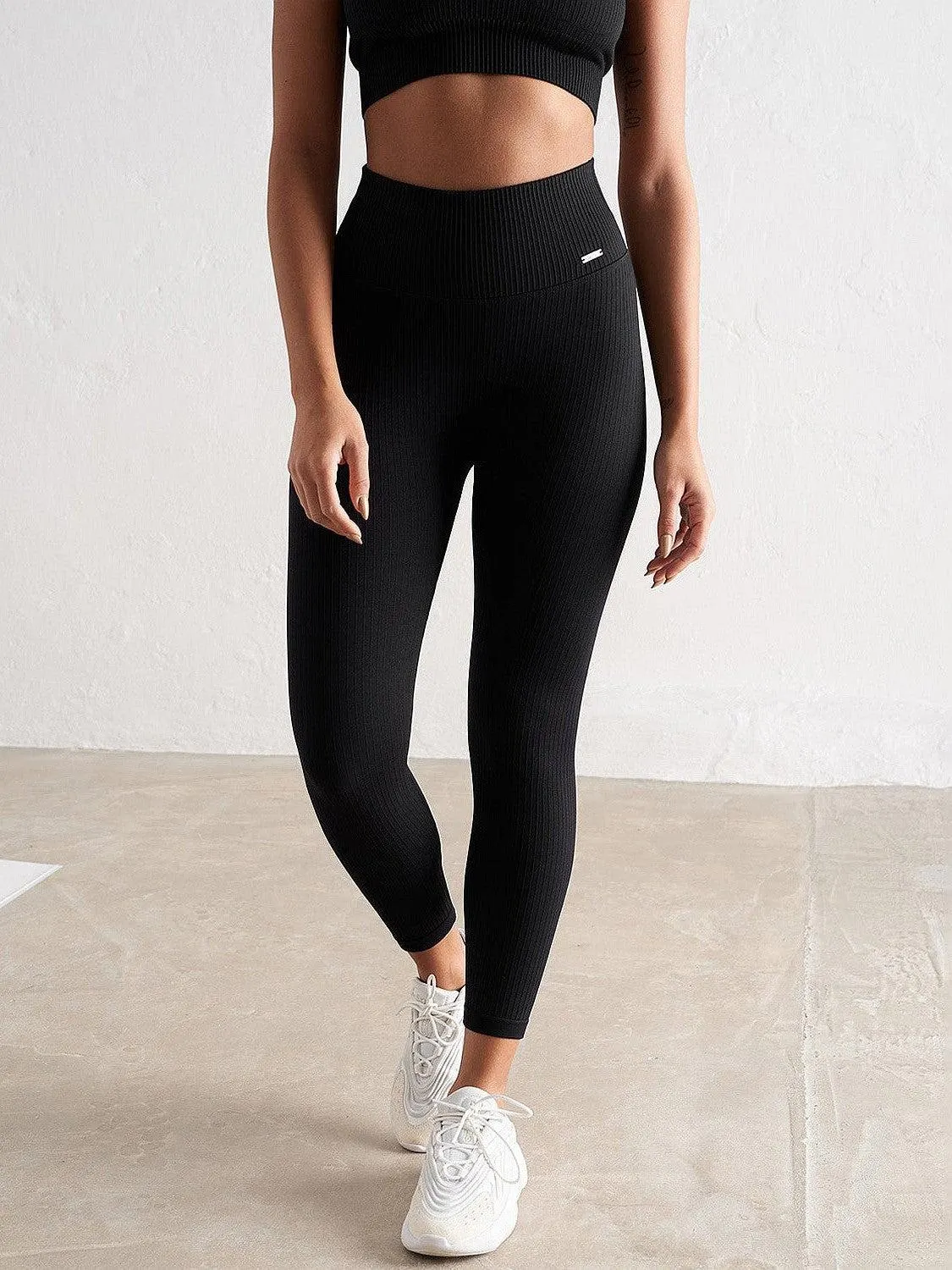 Black Ribbed Seamless Tights