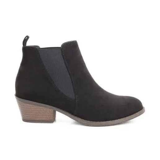 Number One Shoes + Hannahs 2024