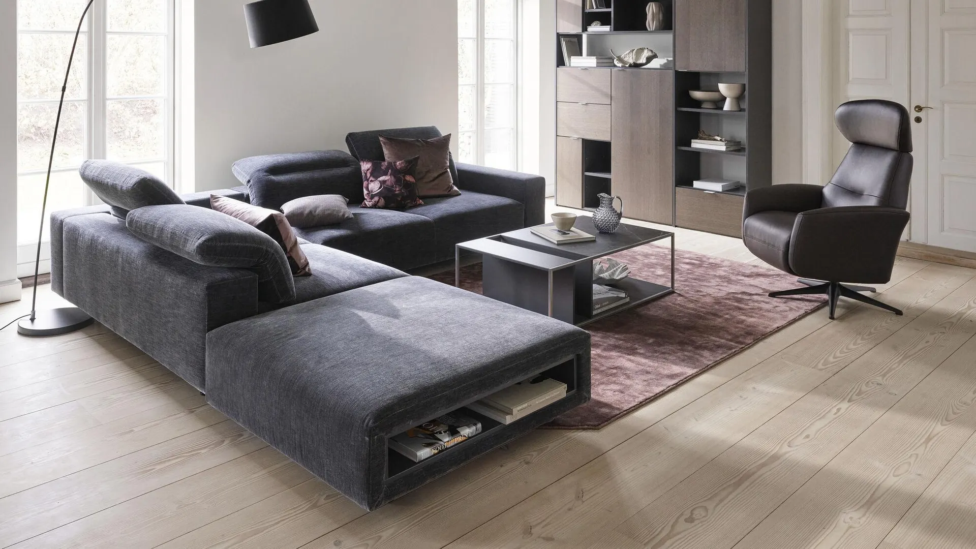 Hampton corner sofa with adjustable back and lounging unit