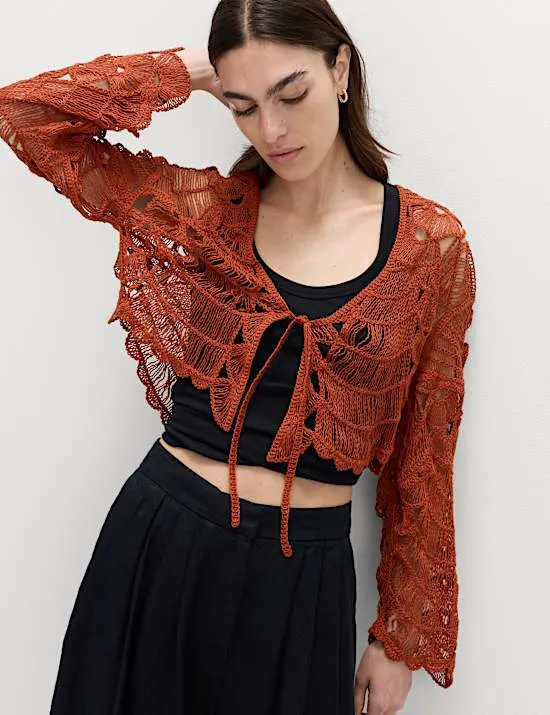Strukturierte Strickjacke mit V-Ausschnitt und Bindedetail vorne