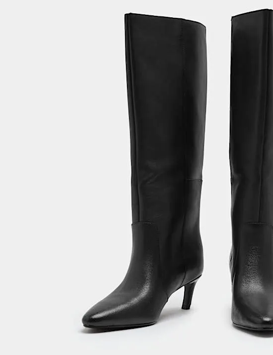 Kniehohe Stiefel aus Leder mit kleinem Absatz