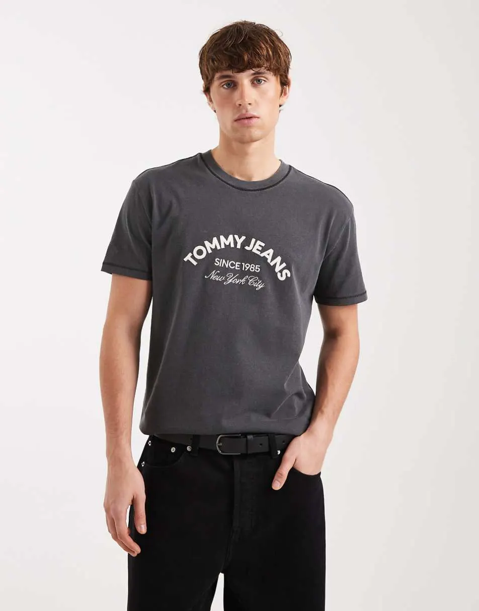 Tommy Jeans centre arch logo t-shirt in black