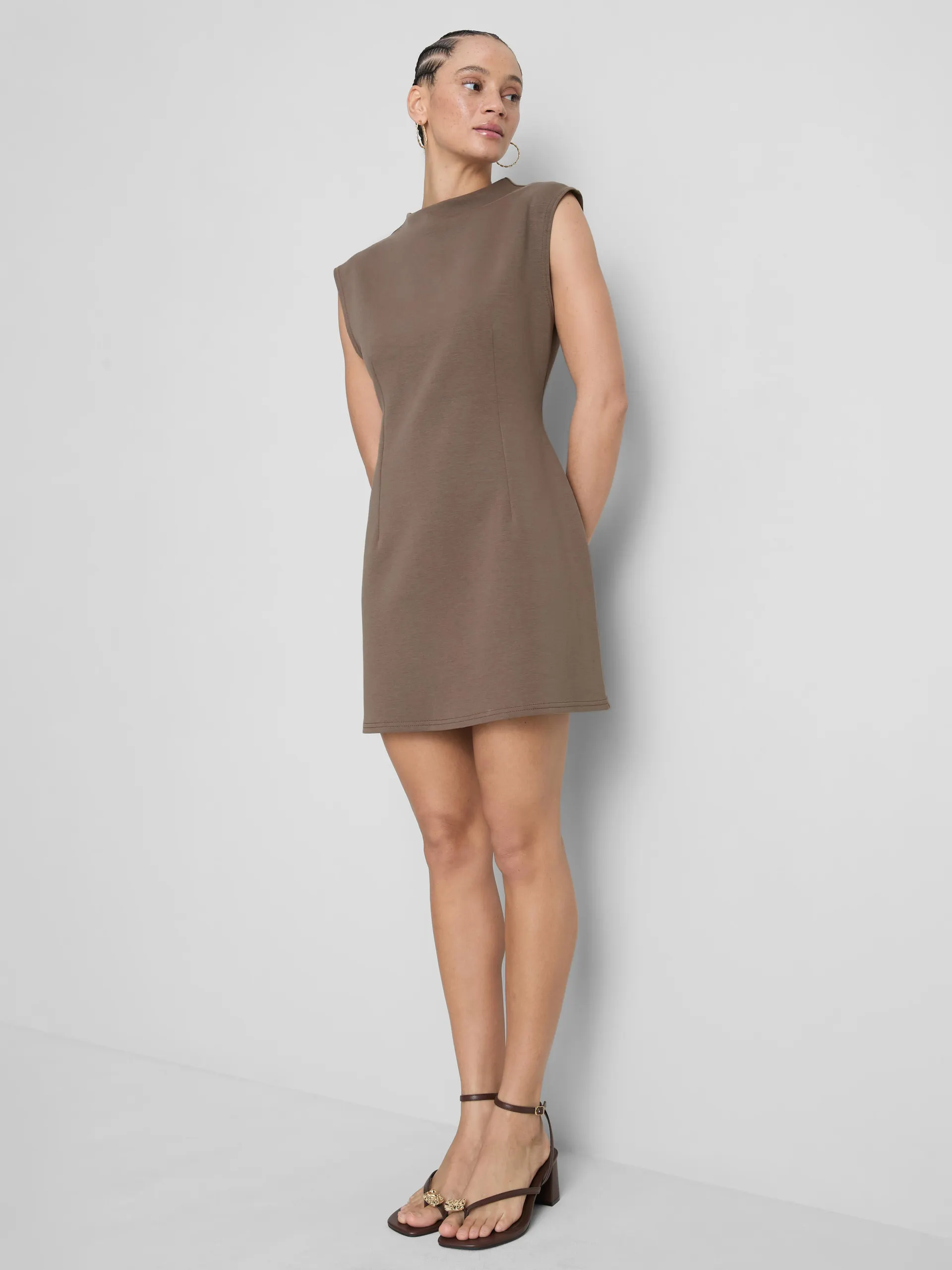 Mini robe sculptée à mancherons