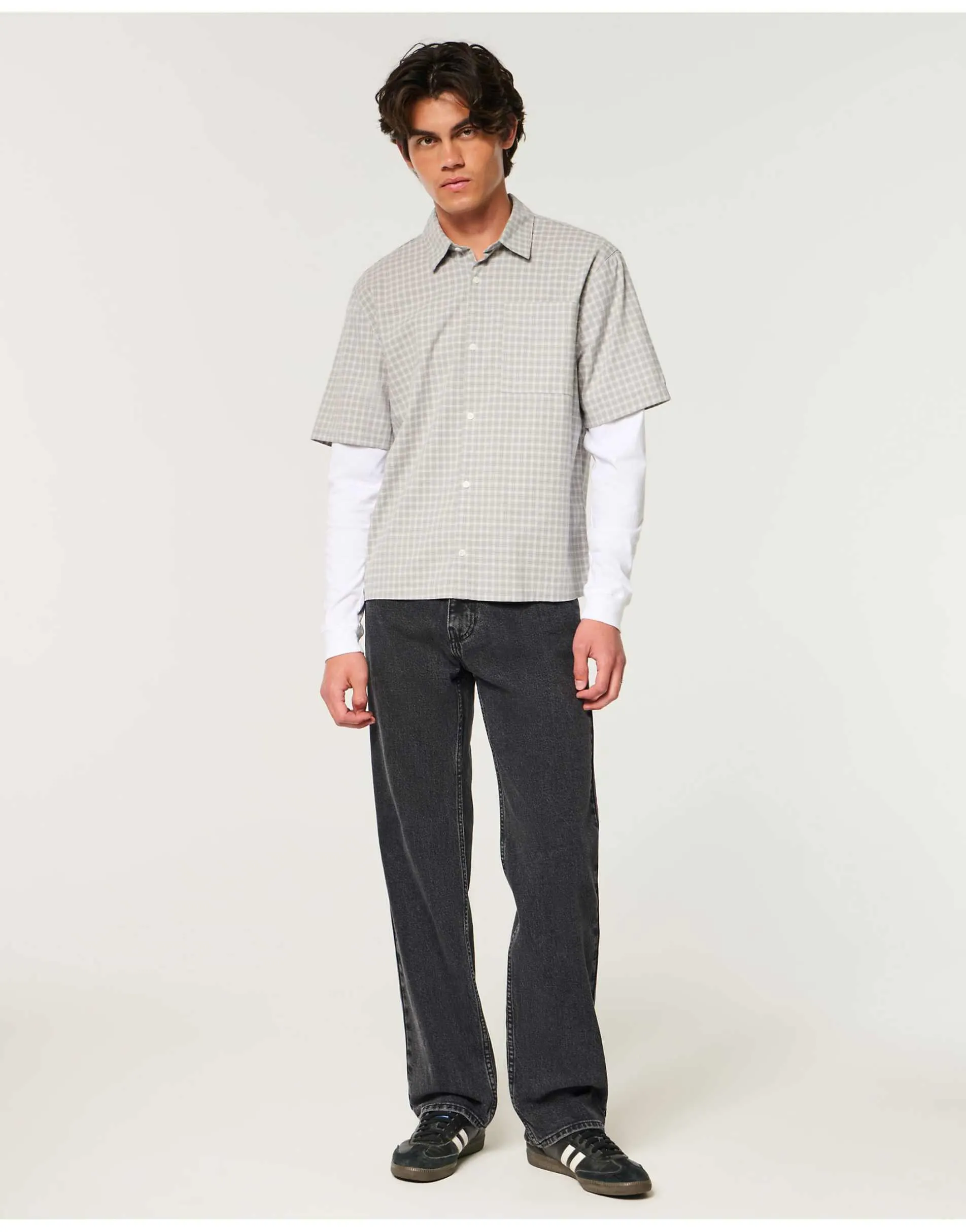 Hollister Washed black relaxed straight jeans in washed black