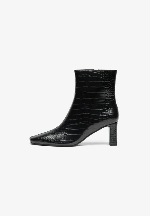 Ankelboots med høye hæler - black