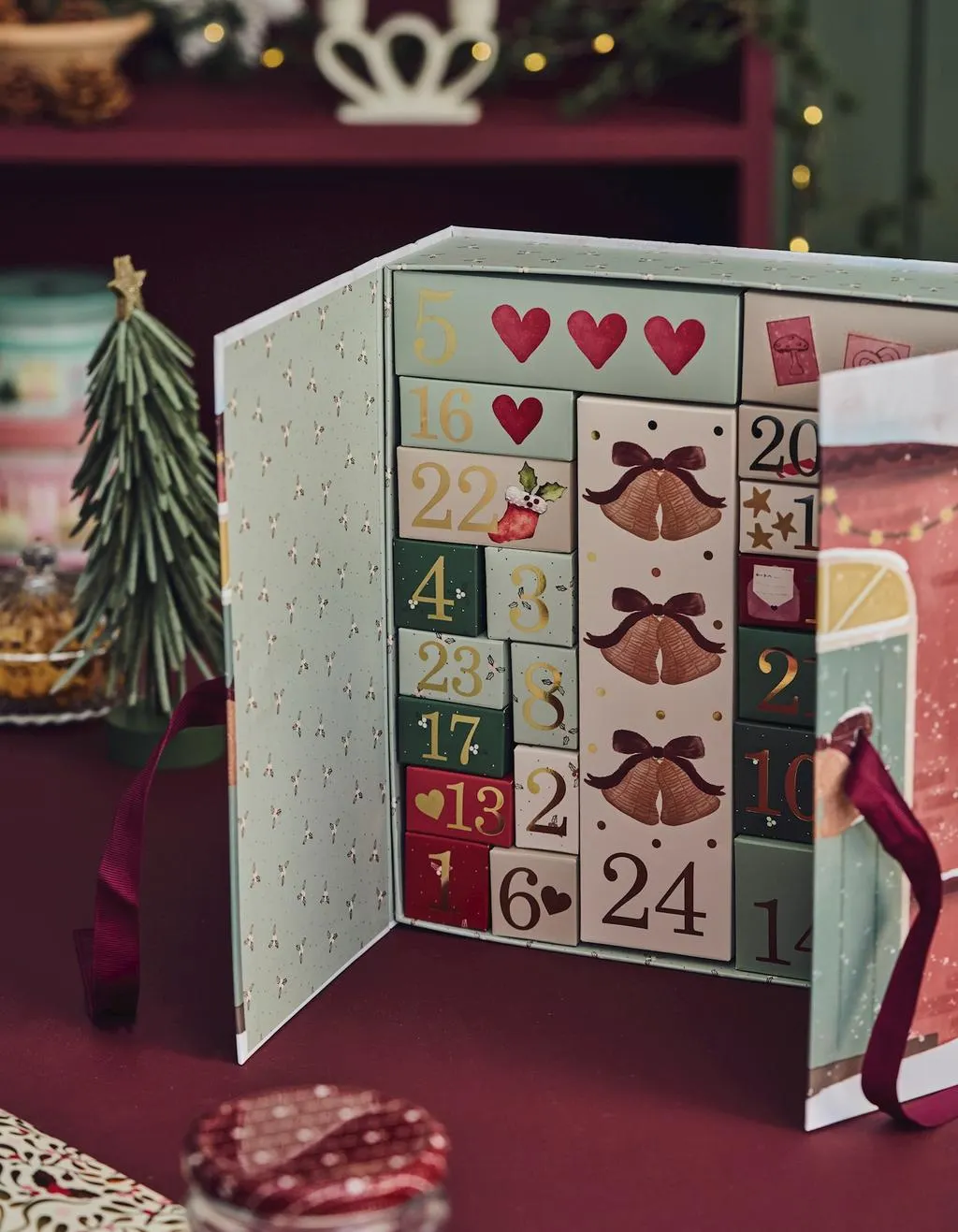 Adventskalender mit Schleifenverschluss