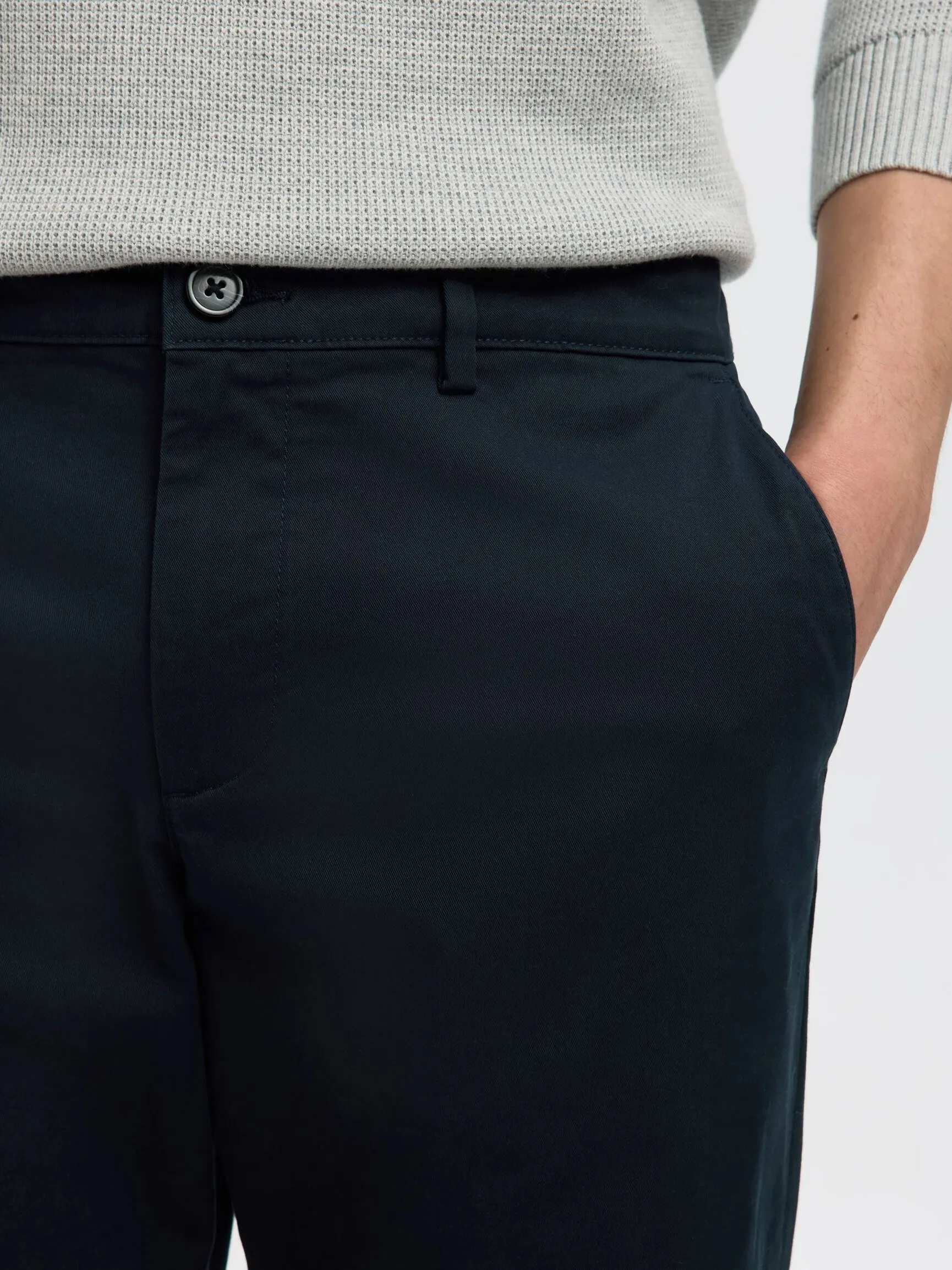 196 STRAIGHT FIT CHINOS