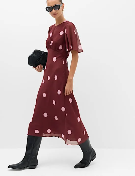 Tailliertes Midikleid mit Punktmuster aus Chiffon