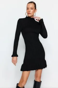 Vestido mini ajustado volantes