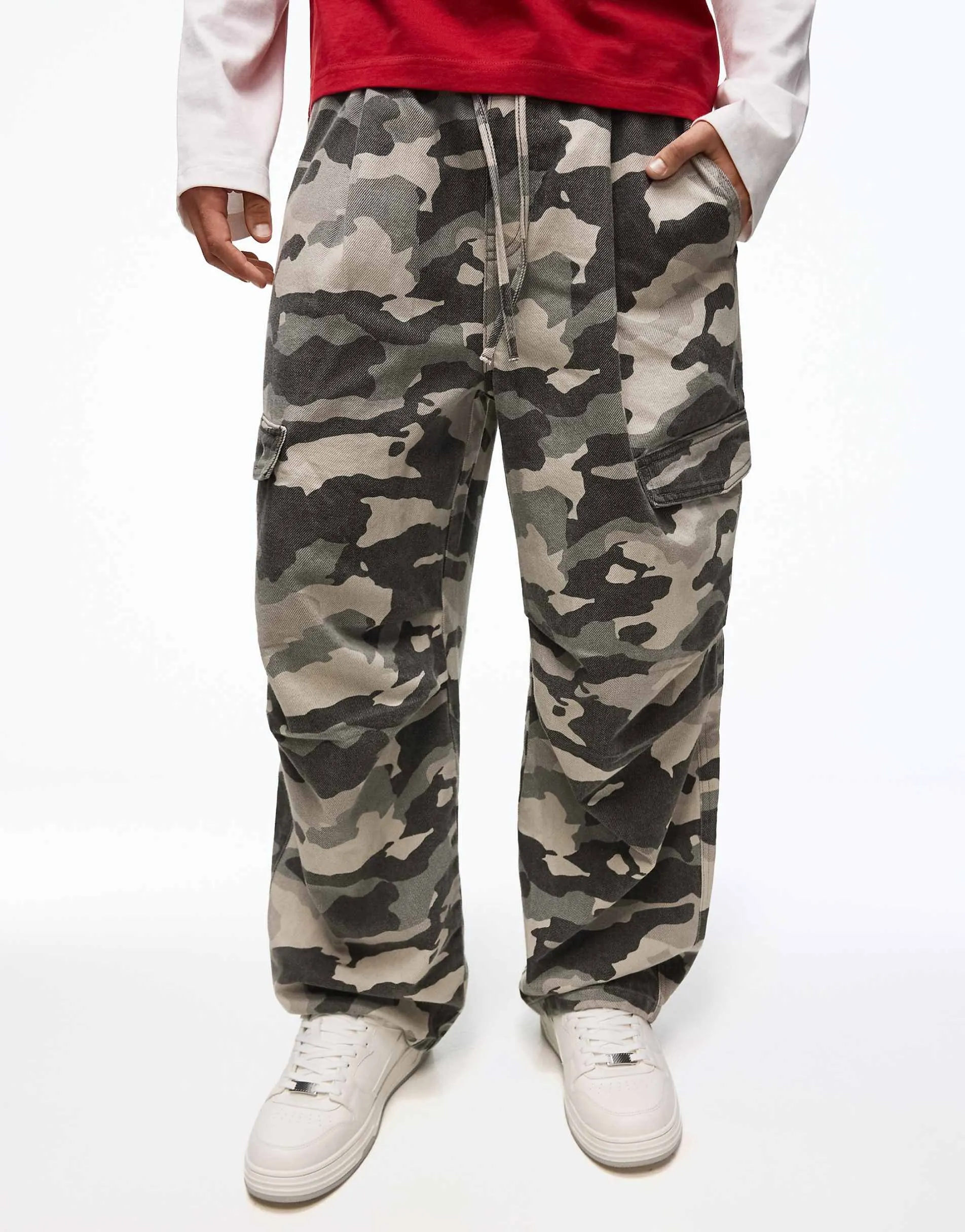 Bershka Camo print jeans in grey