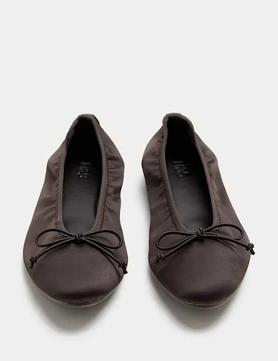 Flache Ballerinas aus Satin