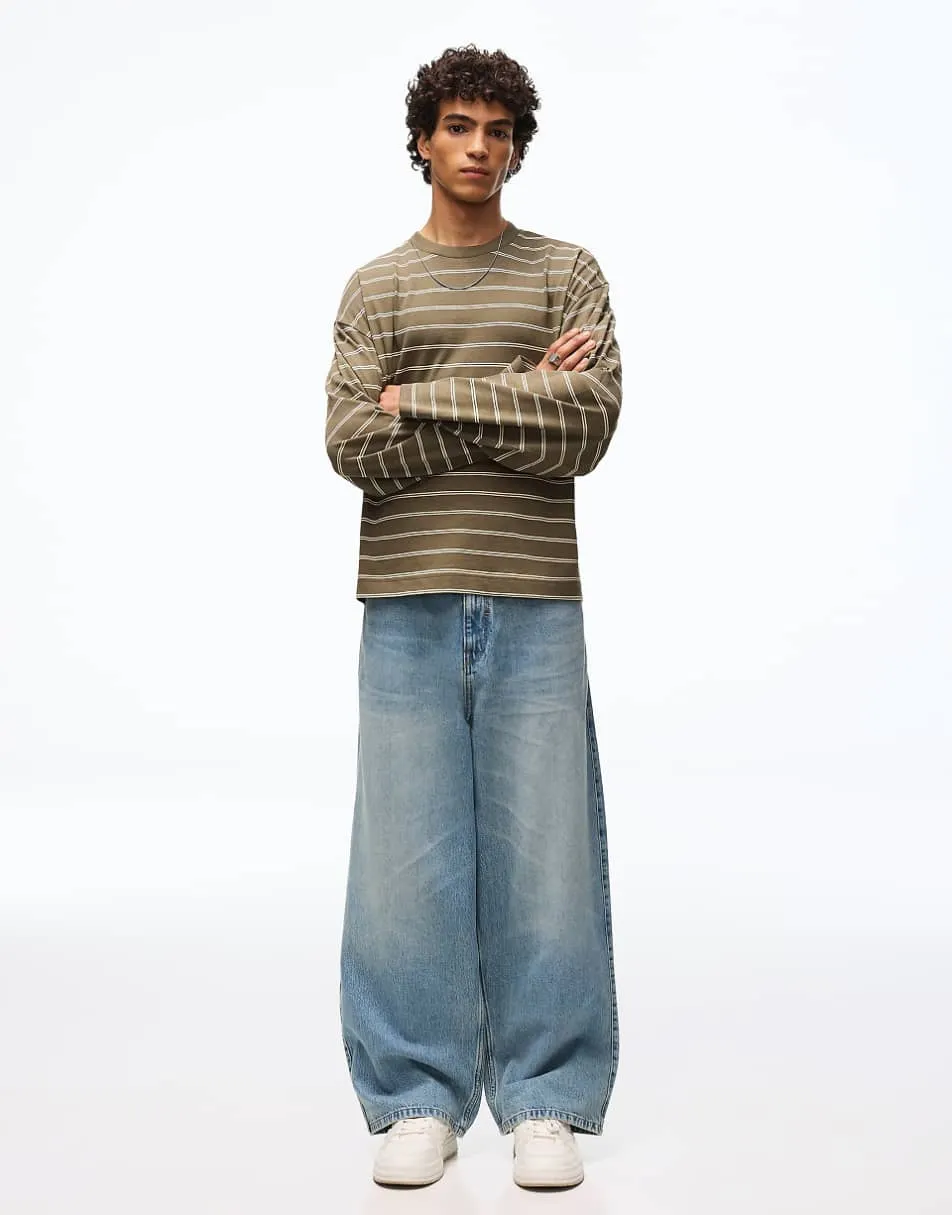 Bershka Super baggy jeans in mid blue