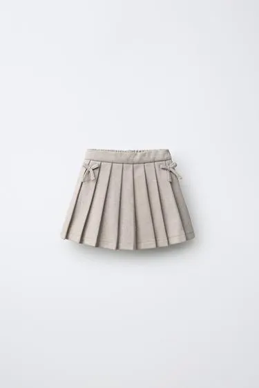 PLEATED STRUCTURED BERMUDA SKORT WITH BOWS