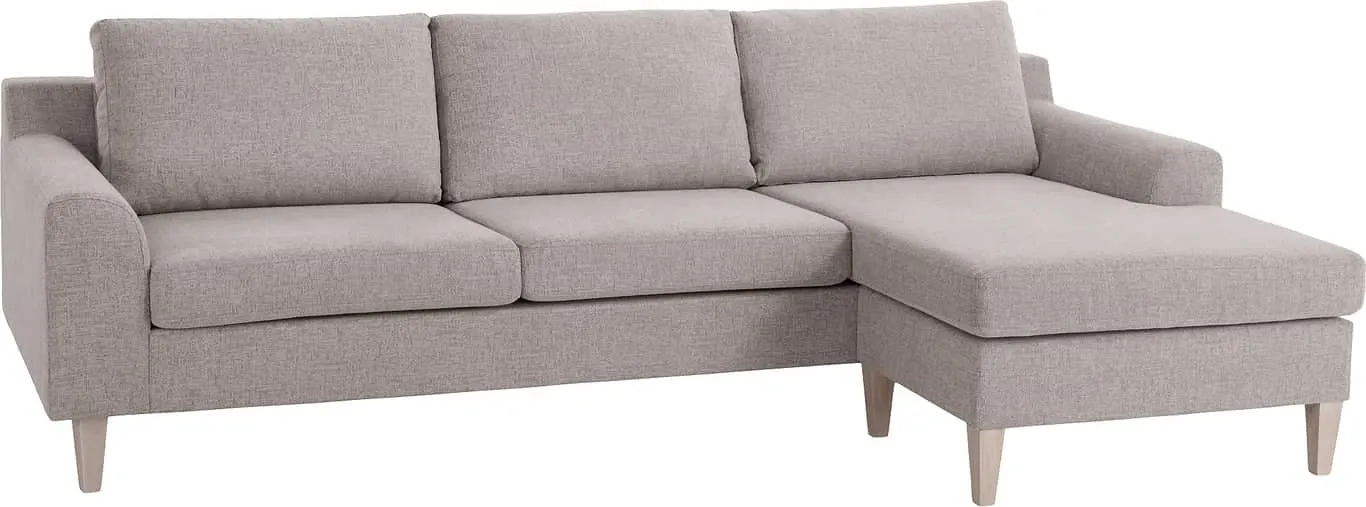 Freya 3-seter sofa Med vendbar sjeselong i stoff Beatto 10/27 light grey med treben i hvitoljet eik