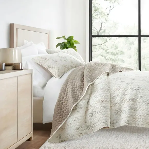 Ultra Soft Lightweight Quilt Sets in Watercolor Leaves Latte for Twin/TwinXL Bedding by Comfort Canopy