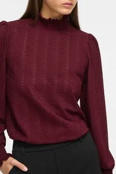 Blusa texturizada de cuello alto