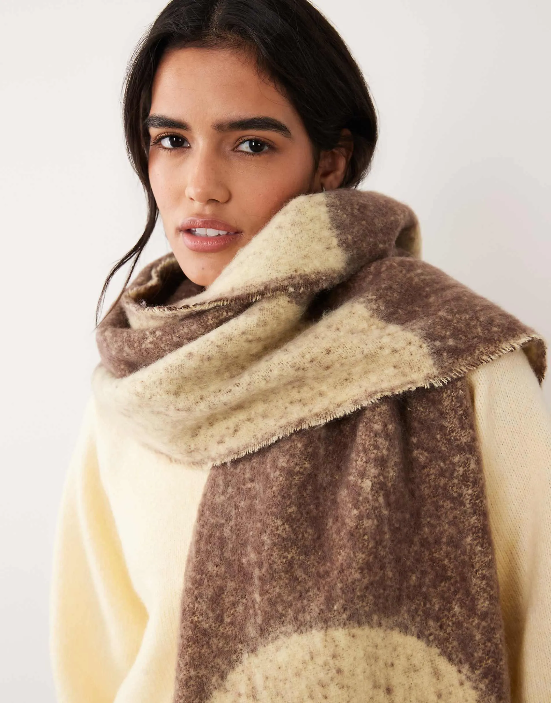 Pieces super soft knitted scarf in brown and cream polka dot