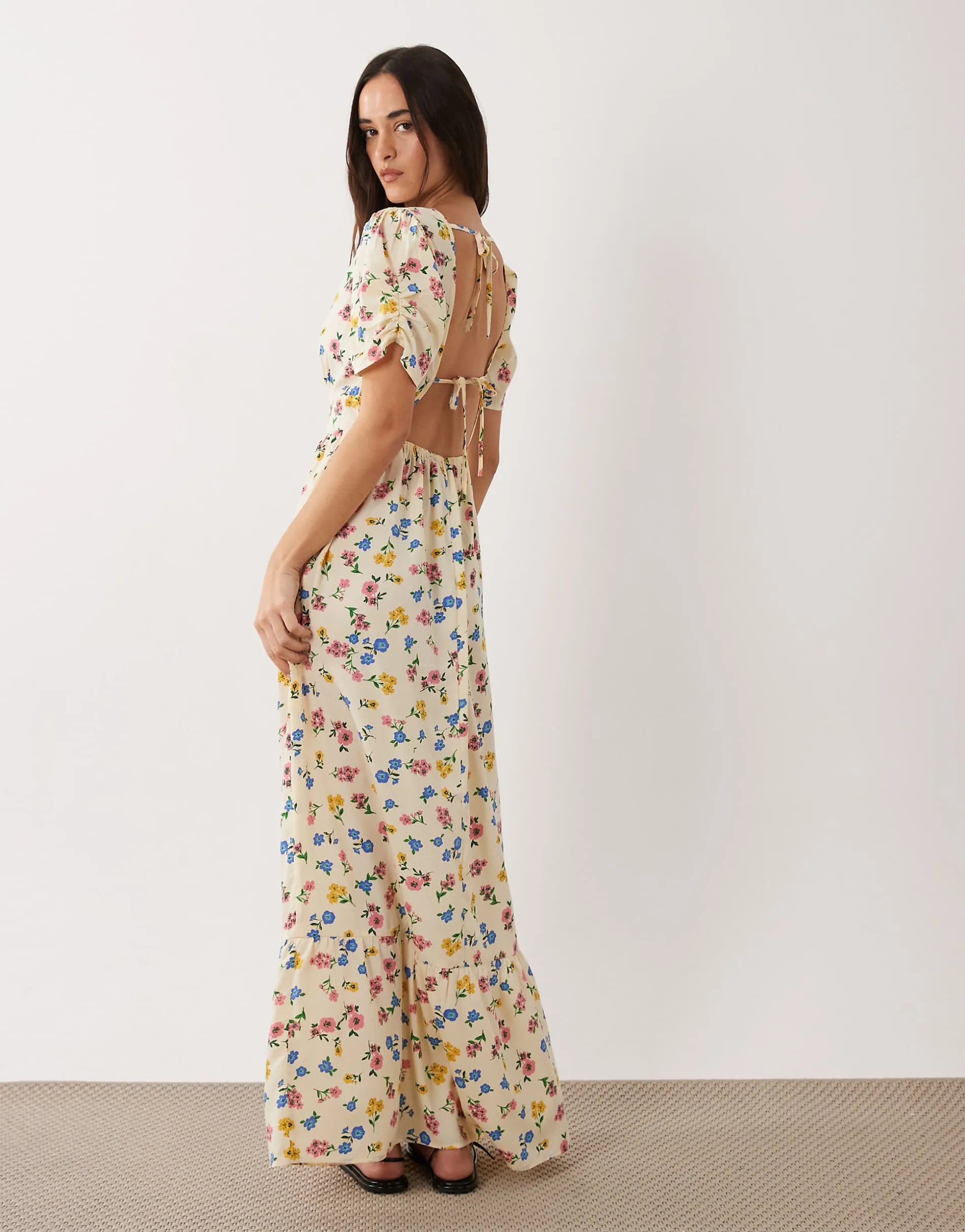 Wednesdays Girl short sleeve tie detail floaty maxi dress in beige floral