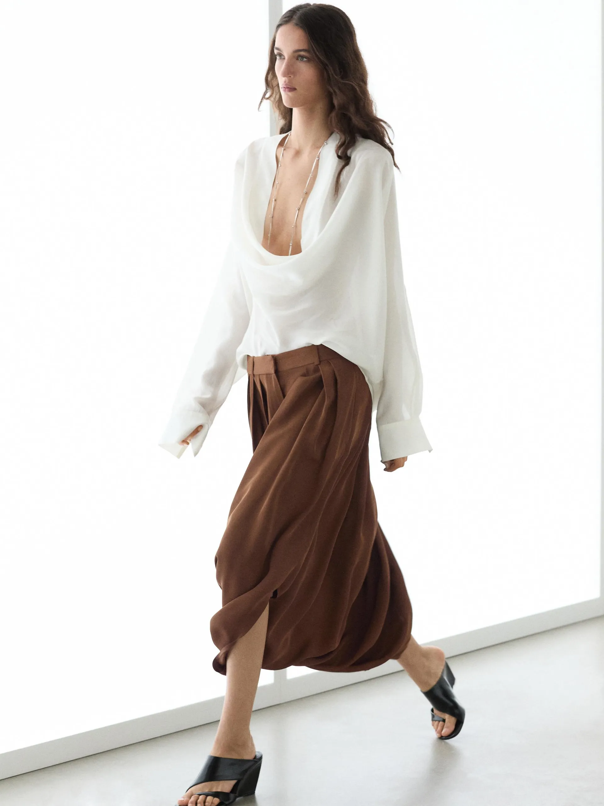 Splývavá kalhotová sukně se sklady