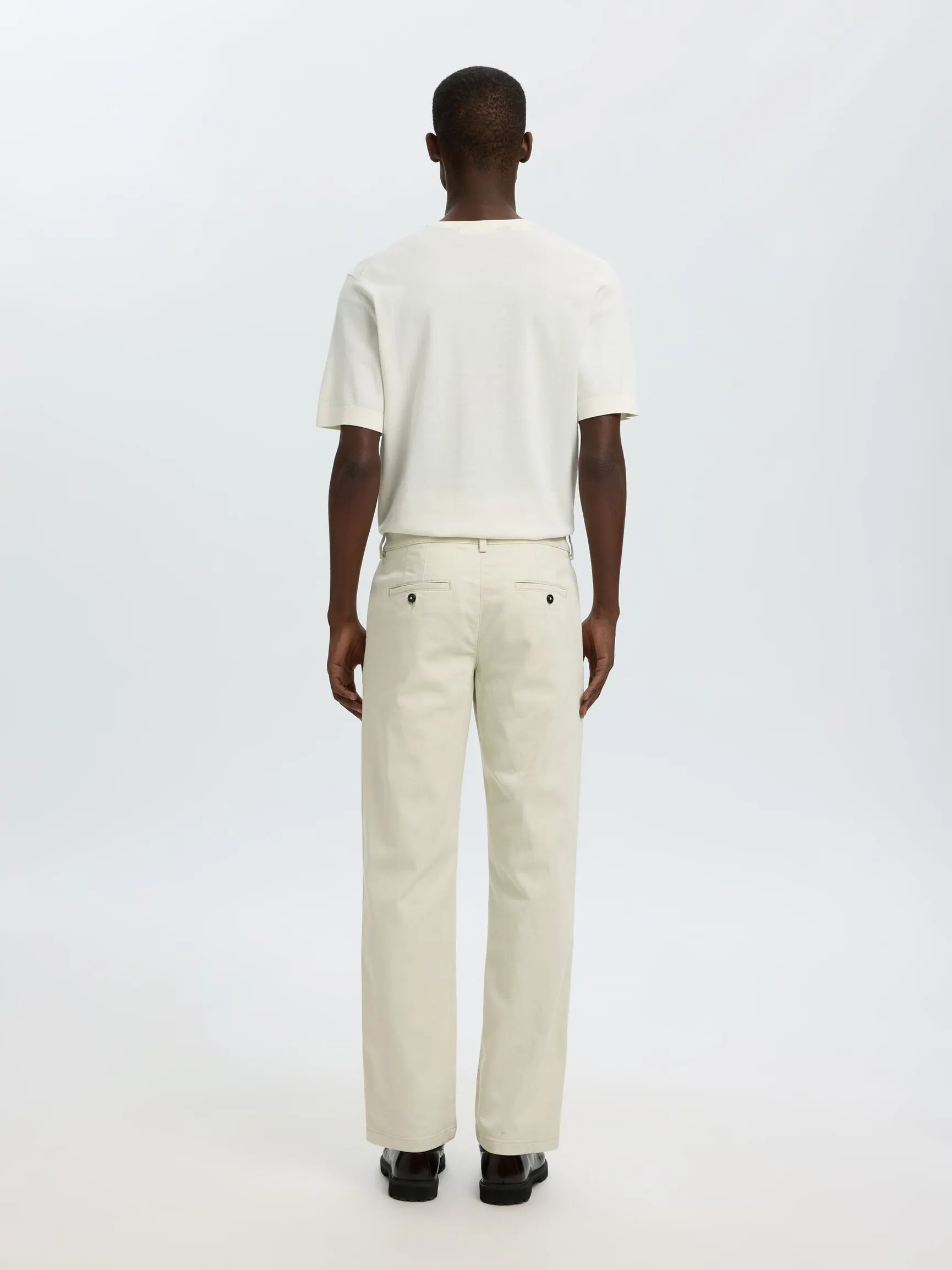 STRAIGHT FIT CHINOS