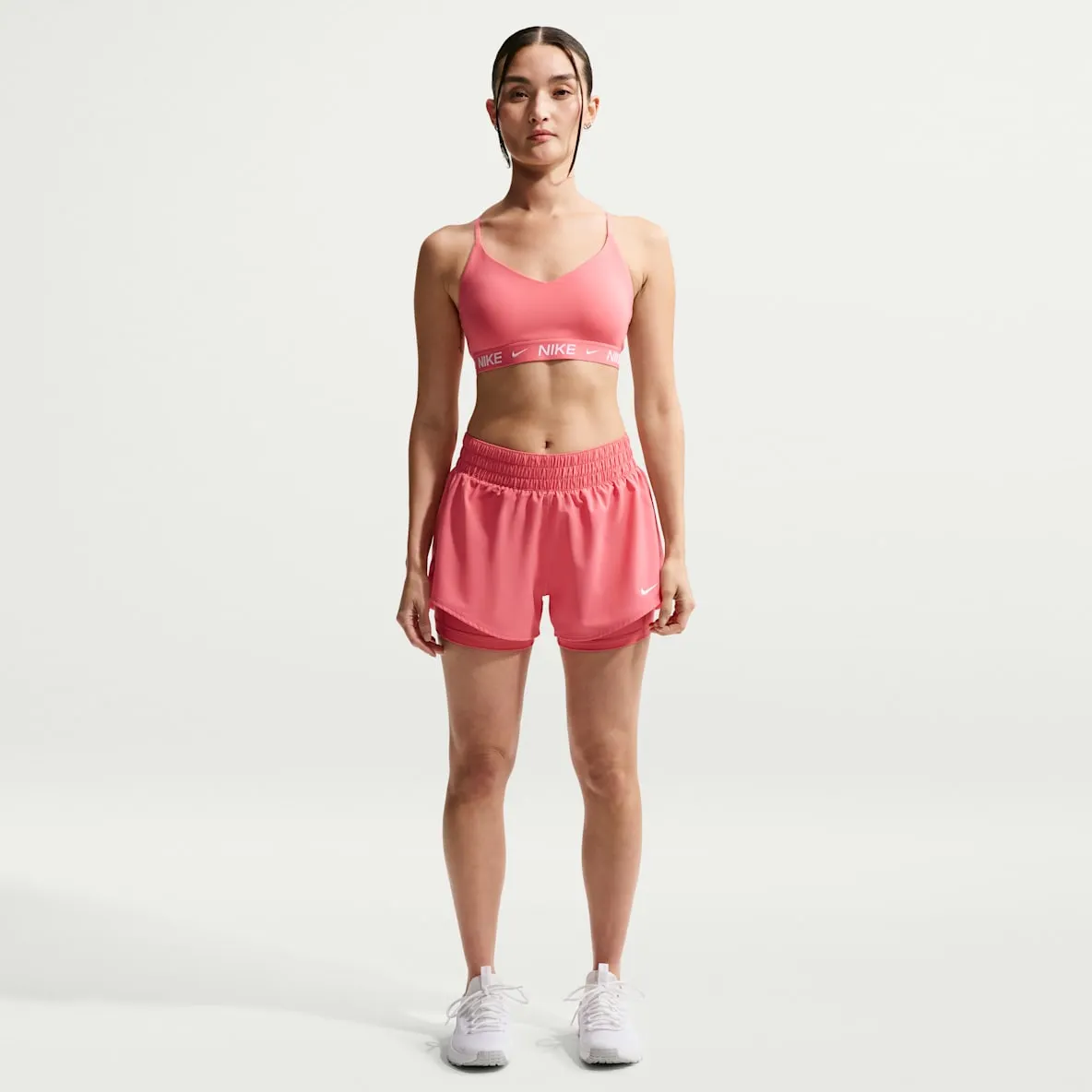 Dri-FIT 2-i-1 dameshorts med mellomhøyt (8 cm)