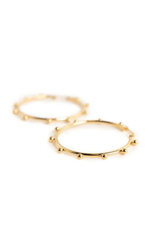 Goudkleurige oorringen met bolletjes