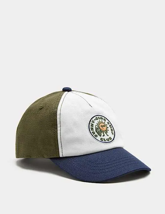 Mütze für Kinder im Blockfarbendesign mit Aufnäher (3–13 J.)