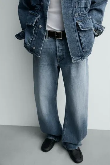 BARREL FIT JEANS WITH TWISTED SEAMS